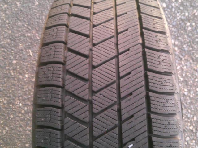 Front and rear differences / Mitsubishi i
Size] BRIDGESTONE
BLIZZAK
VRX3
(2 tires) 145/65-15 / (2 tires) 175/55-15
4 pieces set
Z08067