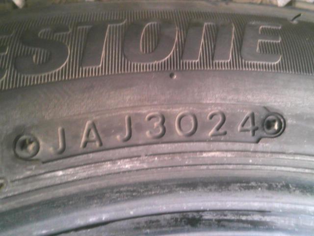 Front and rear differences / Mitsubishi i
Size] BRIDGESTONE
BLIZZAK
VRX3
(2 tires) 145/65-15 / (2 tires) 175/55-15
4 pieces set
Z08067