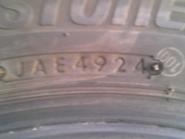 Front and rear differences / Mitsubishi i
Size] BRIDGESTONE
BLIZZAK
VRX3
(2 tires) 145/65-15 / (2 tires) 175/55-15
4 pieces set
Z08067