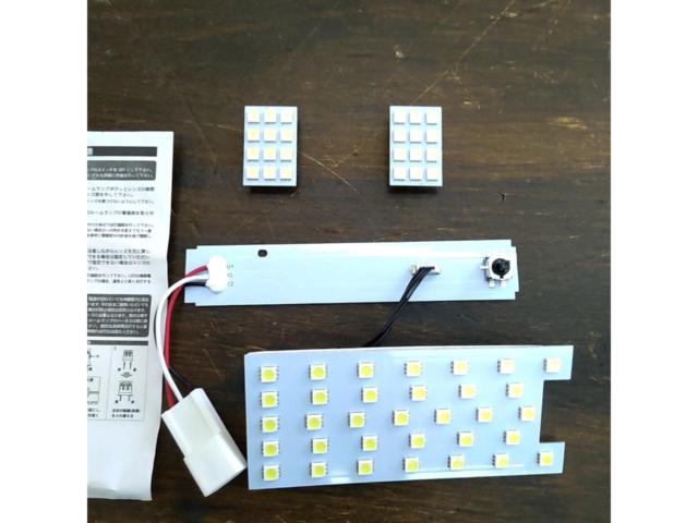 ノーブランド LEDルームランプ 室内灯ノア/ヴォクシー 90系 ホワイト 3点セット