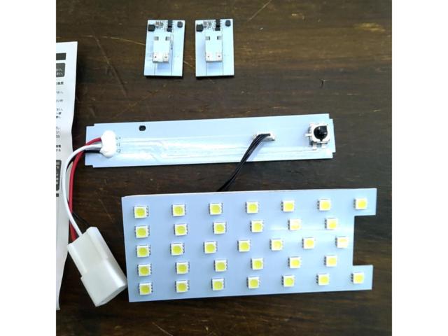 ノーブランド LEDルームランプ 室内灯ノア/ヴォクシー 90系 ホワイト 3点セット