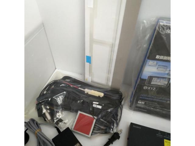 SONY
NV-XYZ77
6.5-inch wide VGA monitor HDD navigation system
