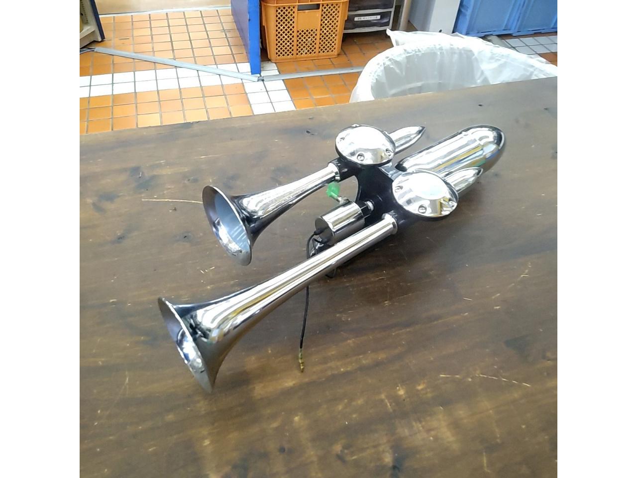 No Brand
Double chrome-plated air horn (Yankee horn)