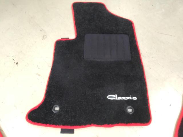 Clazzio
GUN125/Hilux
Floor mat