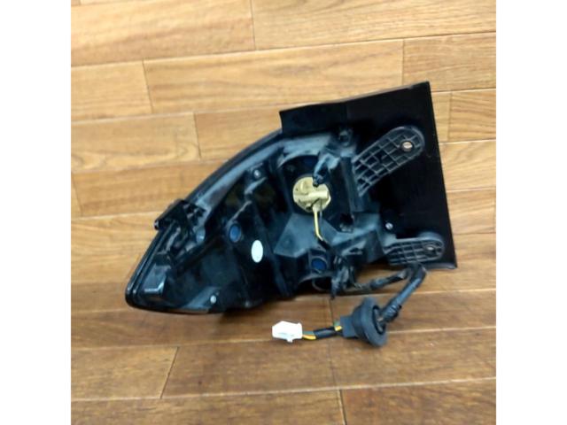 ホンダ オデッセイ RC1/RC2/RC4 前期 純正テールレンズ 右外側のみ