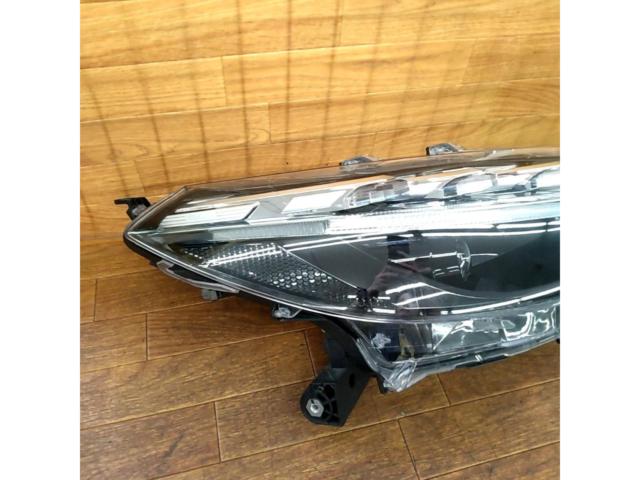 トヨタ カローラクロス ZSG1# 純正LEDヘッドライト 運転席側のみ
