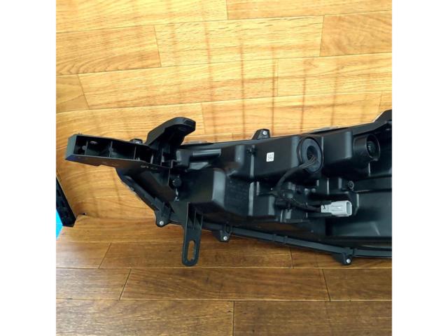 トヨタ カローラクロス ZSG1# 純正LEDヘッドライト 運転席側のみ