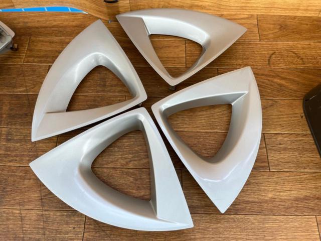 Toyota
50 system
Prius
Late version
Genuine wheel accent piece
Set for one car 