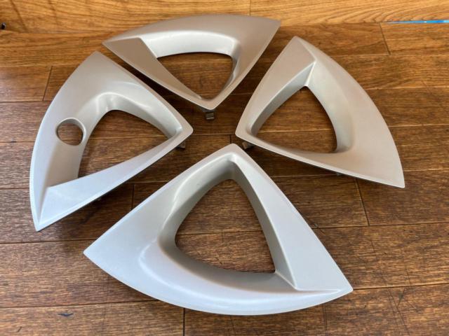 Toyota
50 system
Prius
Late version
Genuine wheel accent piece
Set for one car 