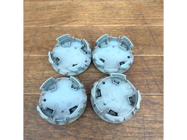 Toyota genuine center cap
62mm