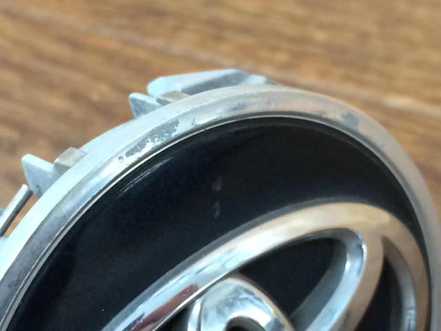 Toyota genuine center cap
62mm