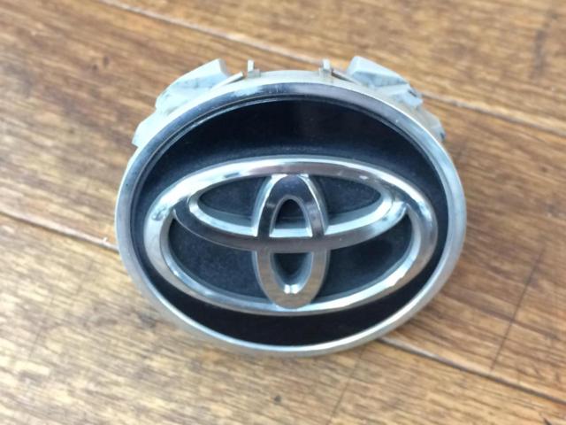 Toyota genuine center cap
62mm