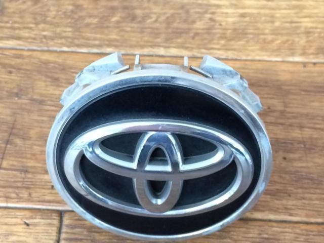 Toyota genuine center cap
62mm