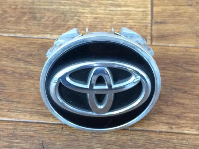 Toyota genuine center cap
62mm