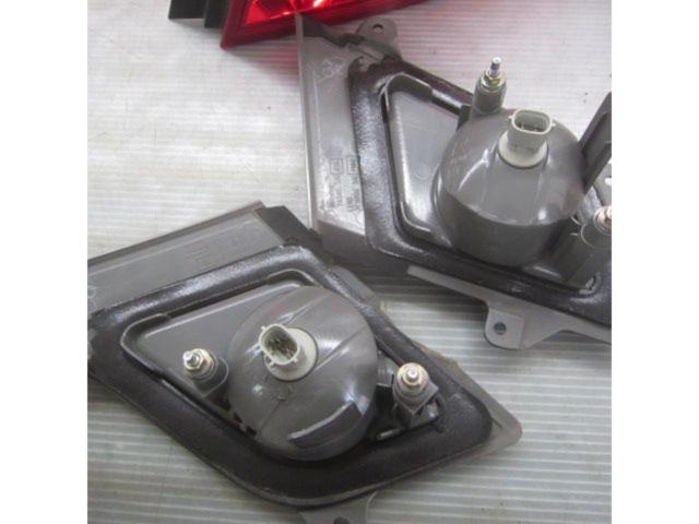 【日産純正】フーガ/Y50前期純正テールレンズ 4分割