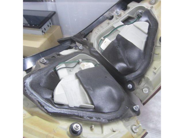 【日産純正】フーガ/Y50前期純正テールレンズ 4分割