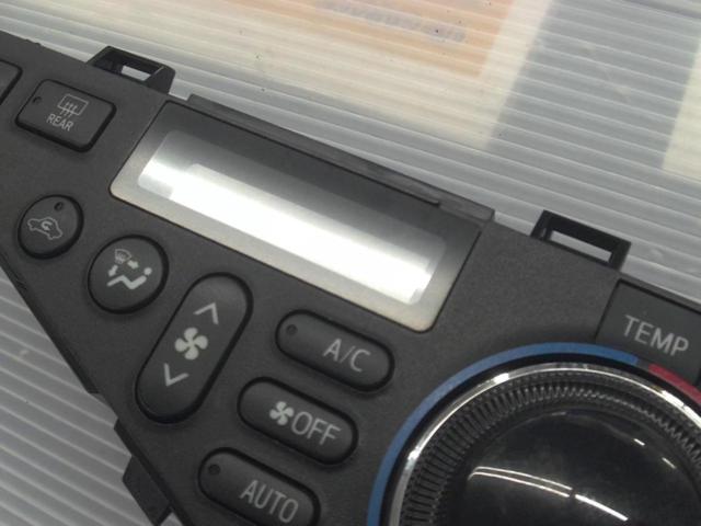 トヨタ純正エアコンパネル【アクア/NHP10】