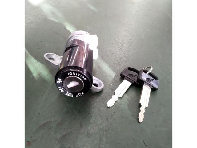 Honda genuine
Main key cylinder
Part Number: 35012-KFG-J40 Live Dio ZX/AF35