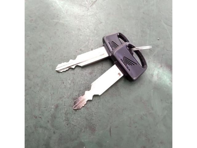 Honda genuine
Main key cylinder
Part Number: 35012-KFG-J40 Live Dio ZX/AF35