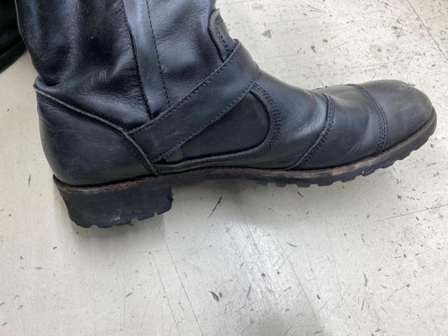 Unknown Manufacturer
Leather boots
Size: US9.5