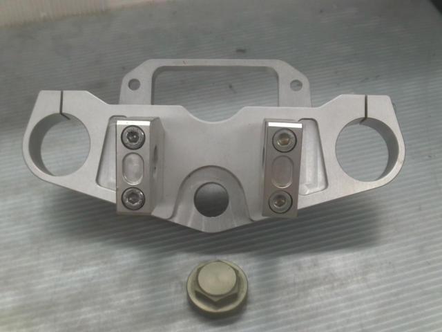 Unknown manufacturer, machined aluminum top bridge
[XJR1300]