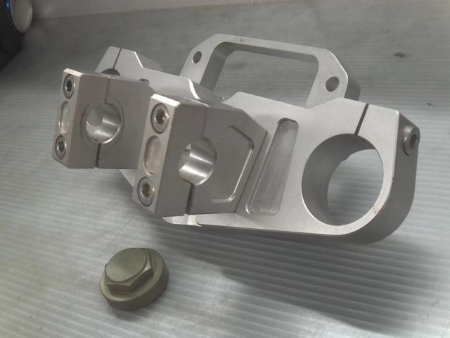 Unknown manufacturer, machined aluminum top bridge
[XJR1300]