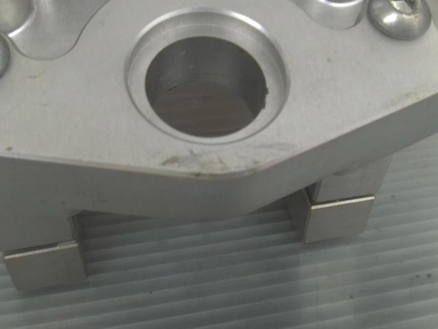 Unknown manufacturer, machined aluminum top bridge
[XJR1300]