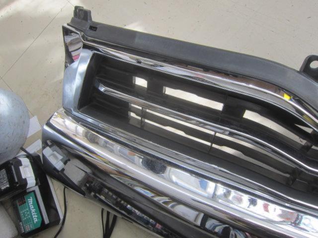 【メーカー不明】200系ハイエース・ワイド・4型フロントグリル
