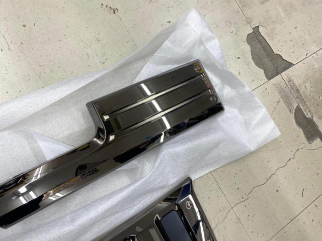 Daihatsu genuine
Front grille + back door garnish for TAFT/LA900S