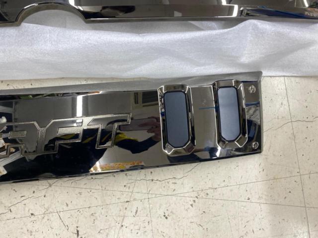 Daihatsu genuine
Front grille + back door garnish for TAFT/LA900S