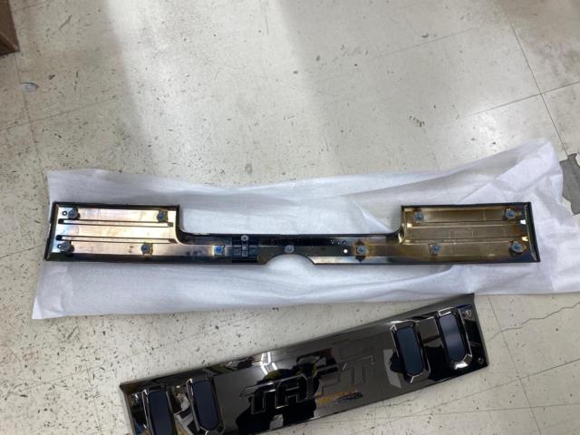 Daihatsu genuine
Front grille + back door garnish for TAFT/LA900S
