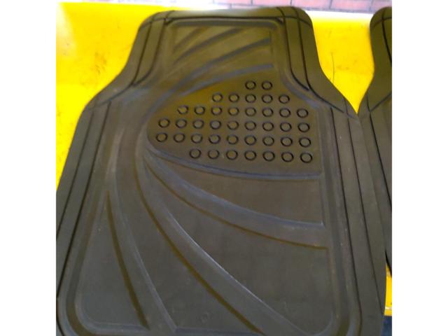 【メーカー不明】フロントゴムマット 普通車用左右