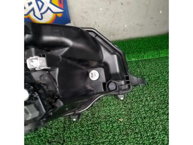 【トヨタ純正】 M900A タンク 前期 純正ヘッドライト 助手席側 純正LEDヘッドライト