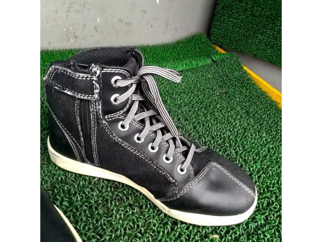 SCOYCO
Casual Riding Shoes
MT016
Size 27cm
