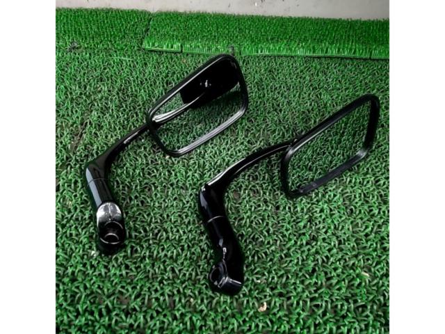 Unknown Manufacturer
Square mirror
Right and left