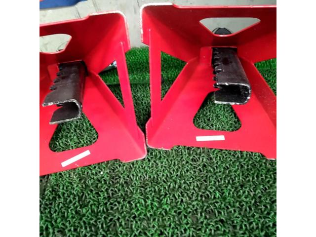 New Layton
Jack stand
2 groups set