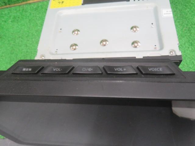 REGEO
AZ-921
9 Floating Navi