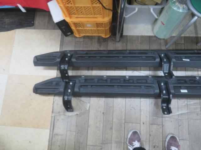 Mitsubishi genuine
Side step