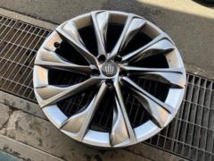 2 wheels only, 1 Toyota genuine part
Genuine Crown Crossover 21-inch 7.5Jx21 +35/114.3-5H wheels. *Requires special spherical seat nuts.*