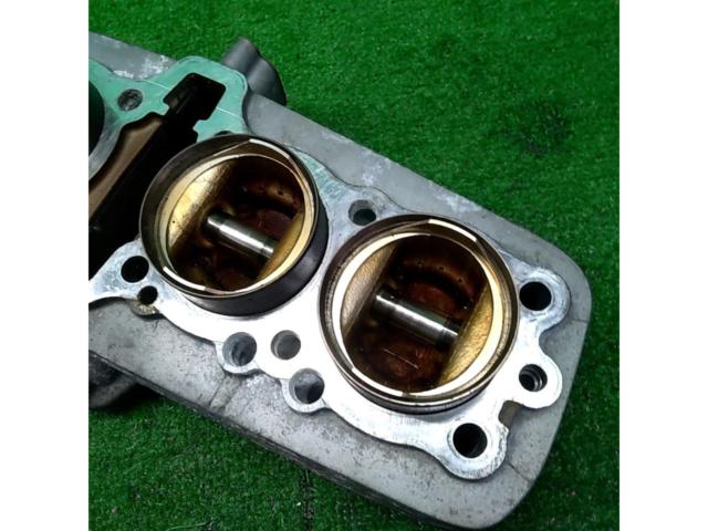 【KAWASAKI】 ゼファー400 シリンダー + ピストンx4