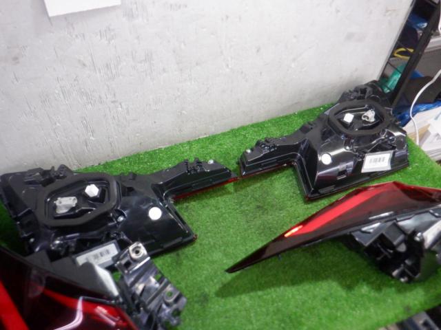 Honda genuine
Tail lens