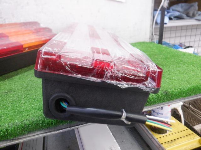 メーカー不明 LEDトラックテール