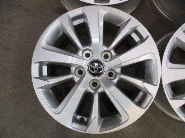 Toyota
Yaris Cross genuine wheel