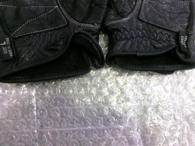 YeLLOW
CORN
Leather Gloves