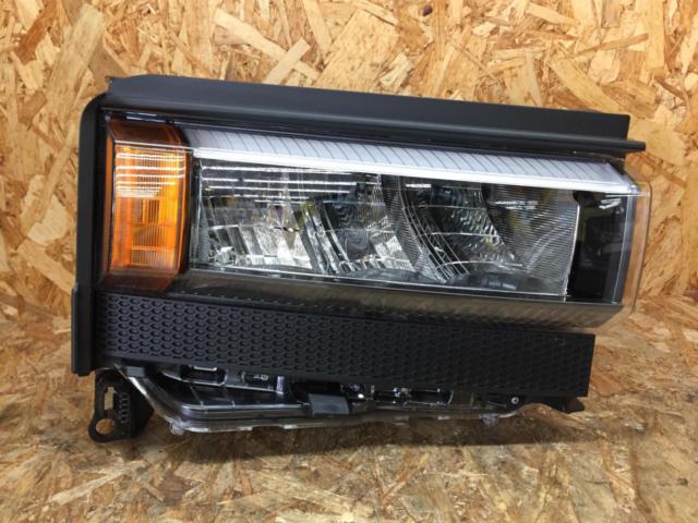 トヨタ ランドクルーザー250 VXグレード 純正LEDヘッドライト