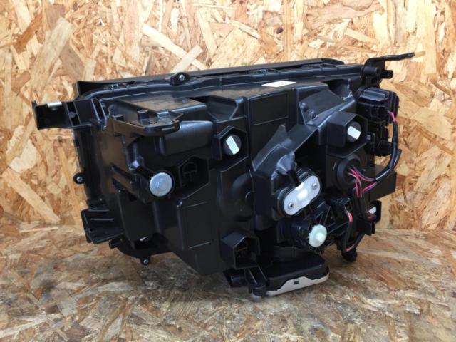 トヨタ ランドクルーザー250 VXグレード 純正LEDヘッドライト