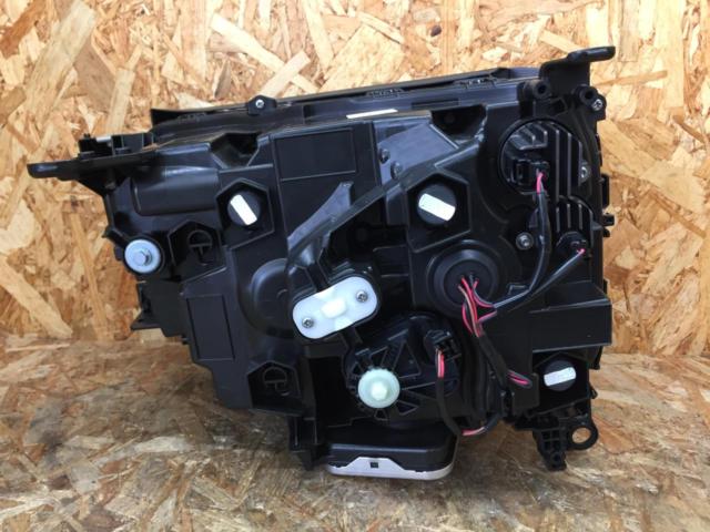 トヨタ ランドクルーザー250 VXグレード 純正LEDヘッドライト