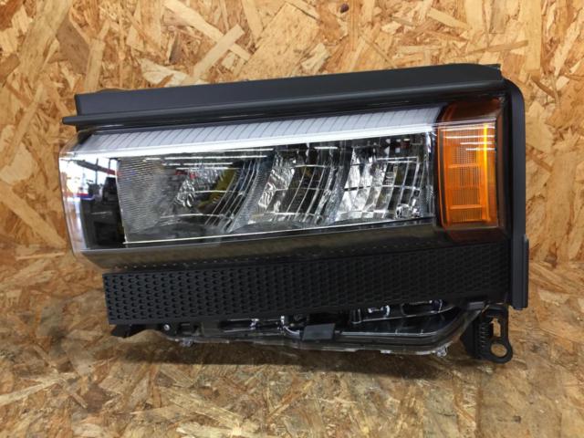 トヨタ ランドクルーザー250 VXグレード 純正LEDヘッドライト