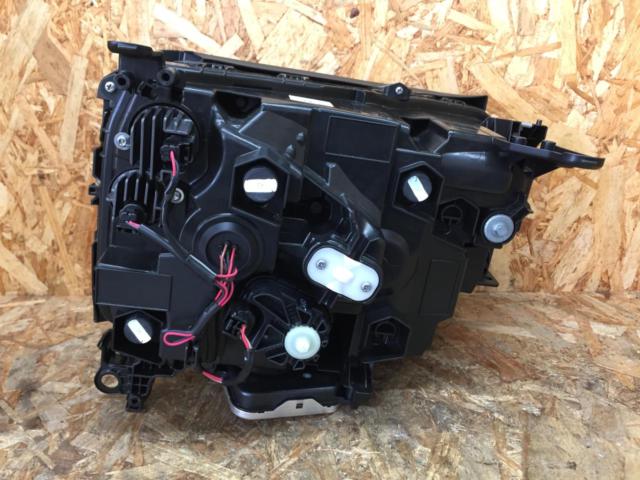 トヨタ ランドクルーザー250 VXグレード 純正LEDヘッドライト
