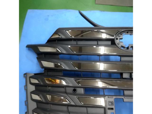 トヨタ 40系ヴェルファイア 純正フロントグリル